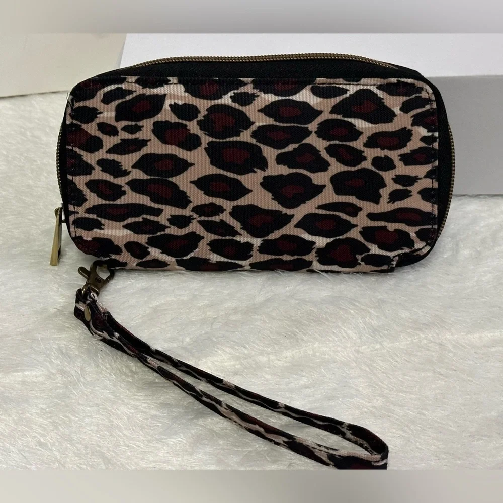 Travelon Leopard Print Wristlet ✈️